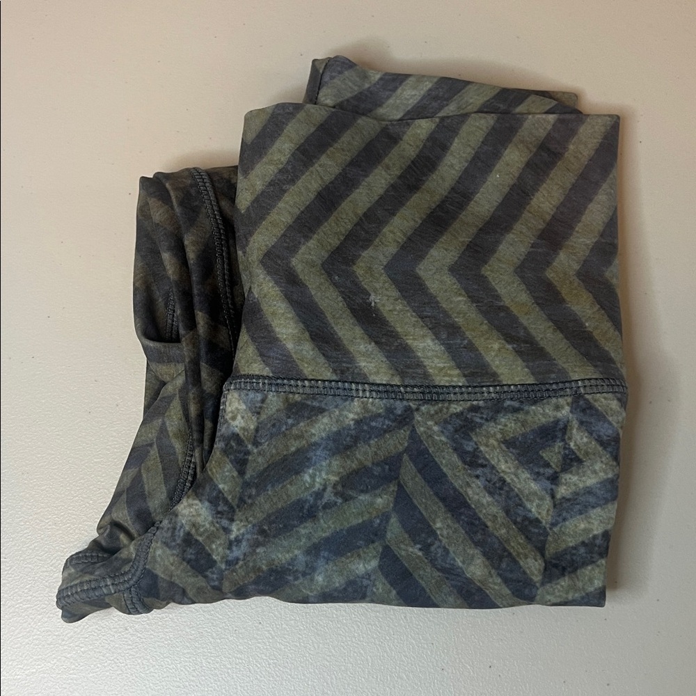 Niyama Sol Chevron Print Cropped Legging Green/Gray Size XS